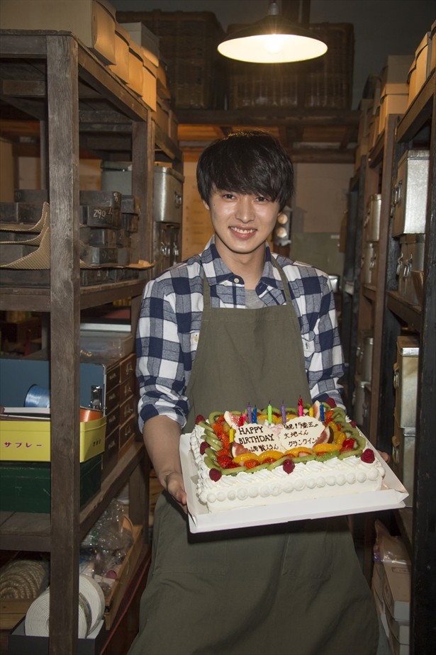 Surprise birthday celebration for Yamazaki Kento on his first day